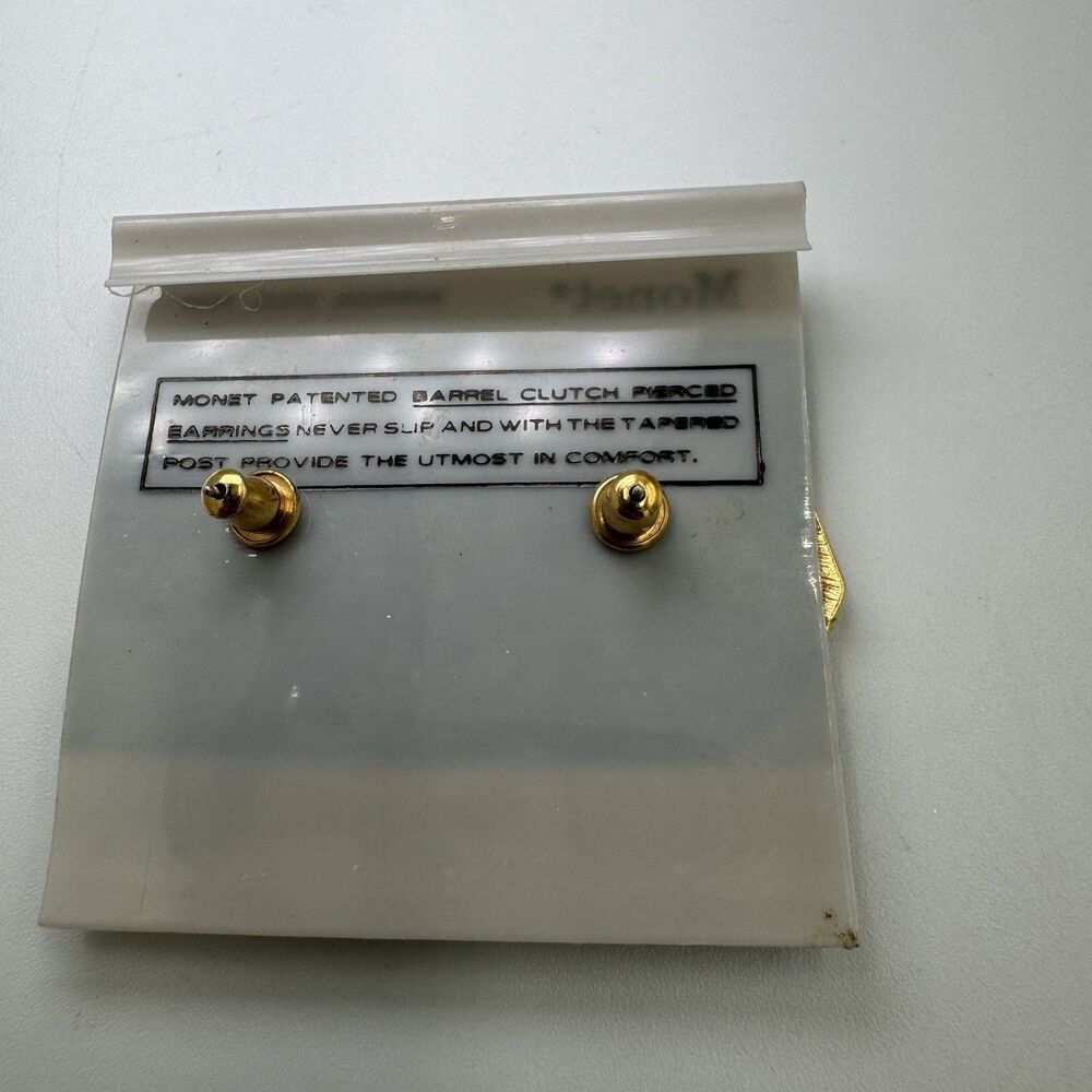 Goldtone Signed MONET Green Enamel Pierced Post Stud Earrings Vintage - Picture 2 of 3